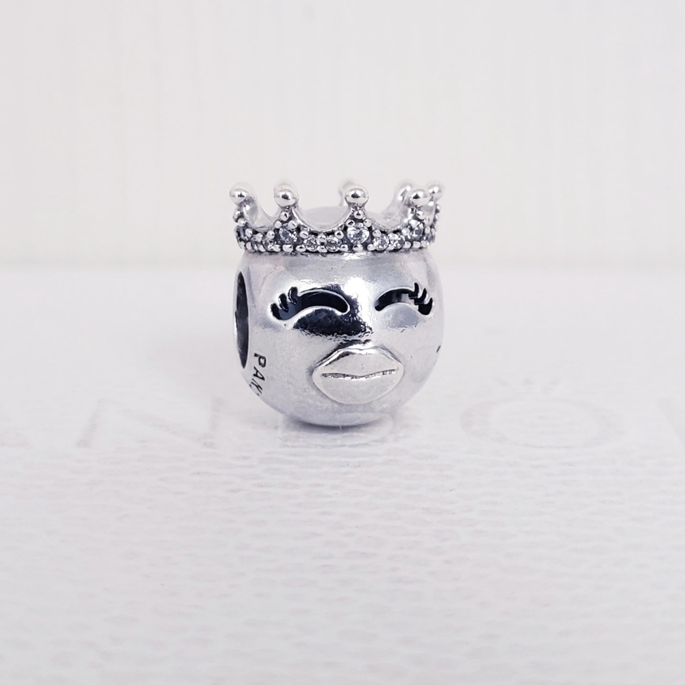 👸Authentic Pandora EMOJI Charm